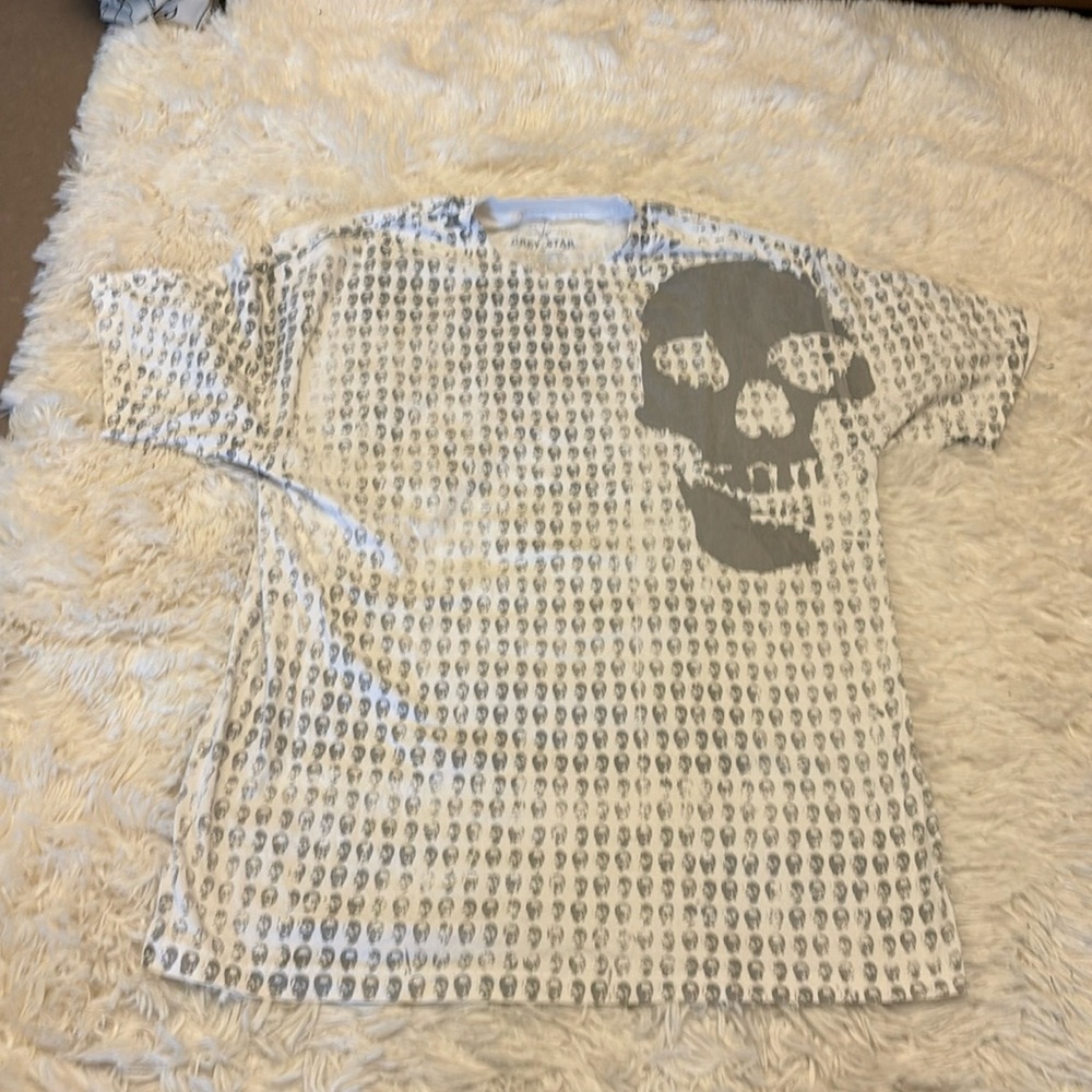 Grey Star skull tee size L